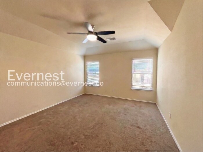 Building Photo - 12904 Tinker St