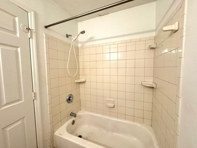Building Photo - 212 E Cypress St