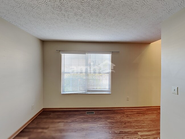 Building Photo - 5900 Winshire Dr