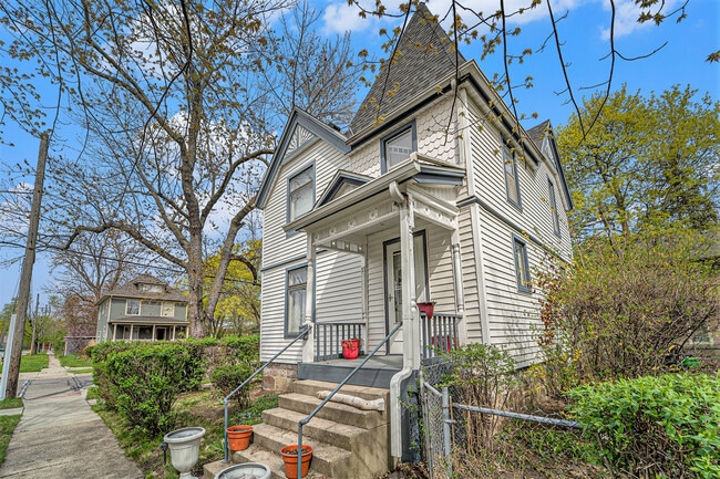 Building Photo - 218 Woodward St