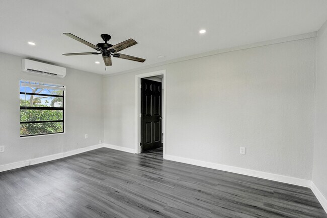 Building Photo - 234 NE 14th Ave