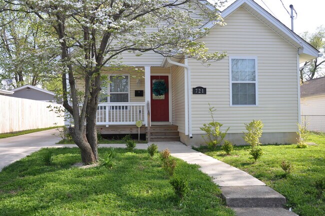 Big Brown - Walk to UK Pre-Leasing Now Fa... - Big Brown - Walk to UK Pre-Leasing Now  Fa...