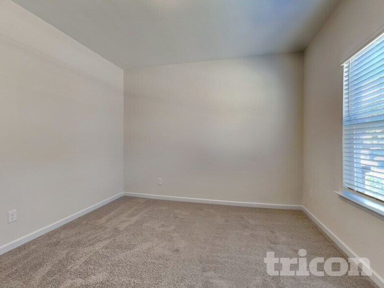 Building Photo - 3744 Saddle Bag Ct