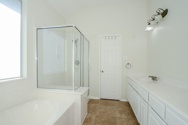 Building Photo - 12918 Hawthorne Shores Dr