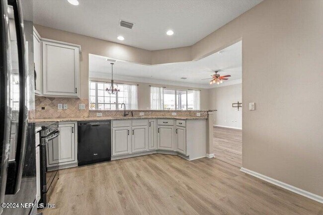 Building Photo - 6332 Autumn Berry Cir