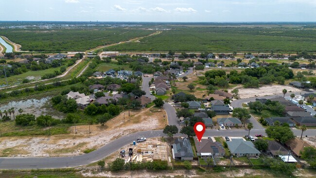 Building Photo - 1906 Lake View Dr