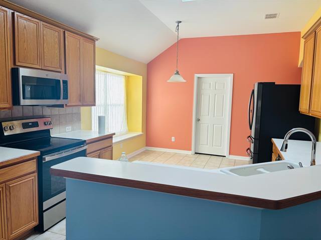 Building Photo - 1205 Oakridge Dr