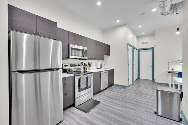 Building Photo - Furnished 2-Bedroom, 2-Bath Apartment near the Medical Campus