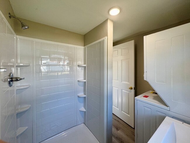 Building Photo - Studio Tiny home in West Batesville