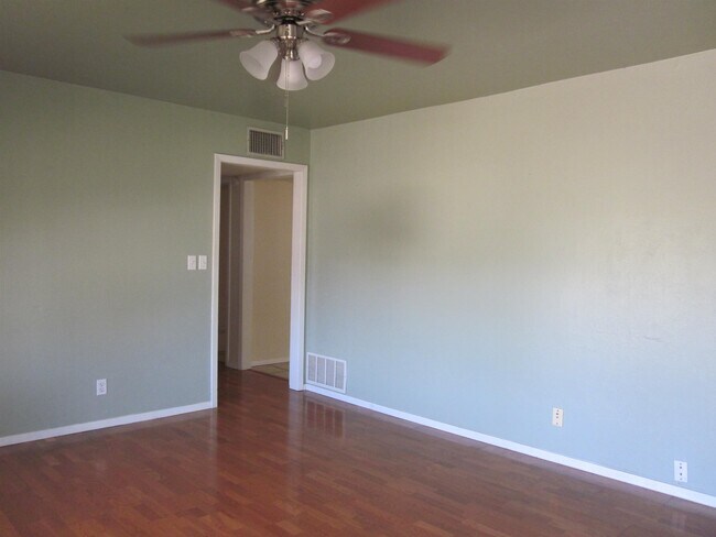 Building Photo - 505 E Lamon St