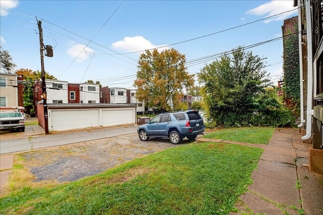 Building Photo - Sh'Cuuute!