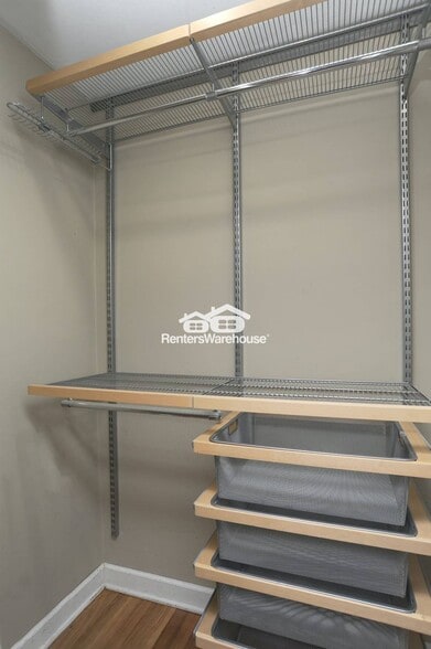 Building Photo - 1704 Belle Isle Cir NE