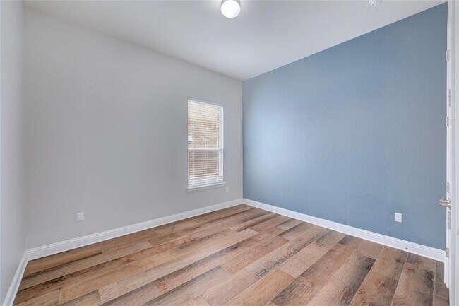 Building Photo - 16017 Jeffs Ln