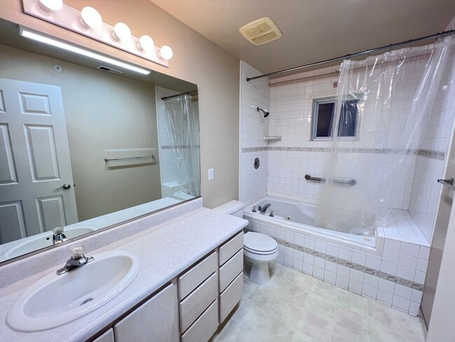 Building Photo - N201 One Bedroom Apartment UTILITIES INCLUDED - Gemstone Properties