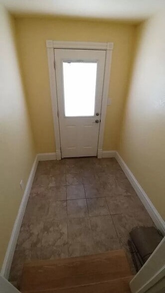 Building Photo - 319 Pratt St