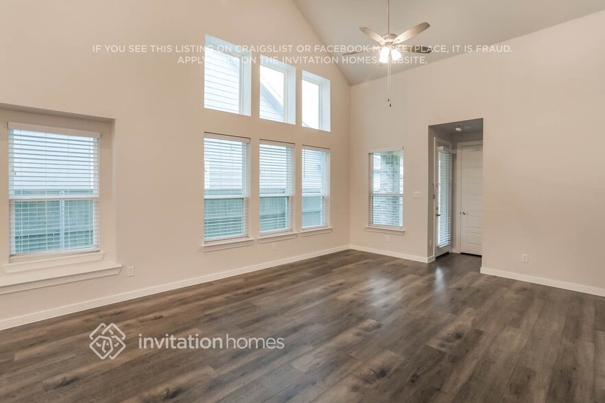 Building Photo - 2533 Stella Ln