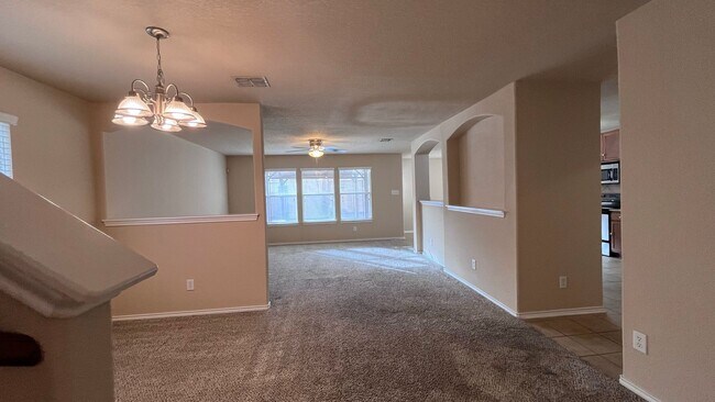 Building Photo - * Make this spacious home in Helotes off B...