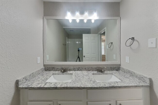 Building Photo - 20407 Westfield Estates Dr
