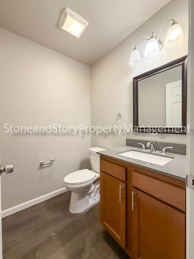 Building Photo - 3 Bedroom 2.5 bath