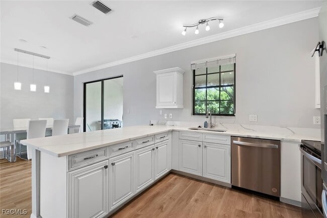 Building Photo - 14617 Sutherland Ave