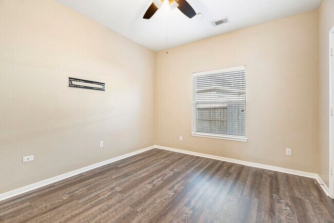 Building Photo - 6185 Galloway Ln