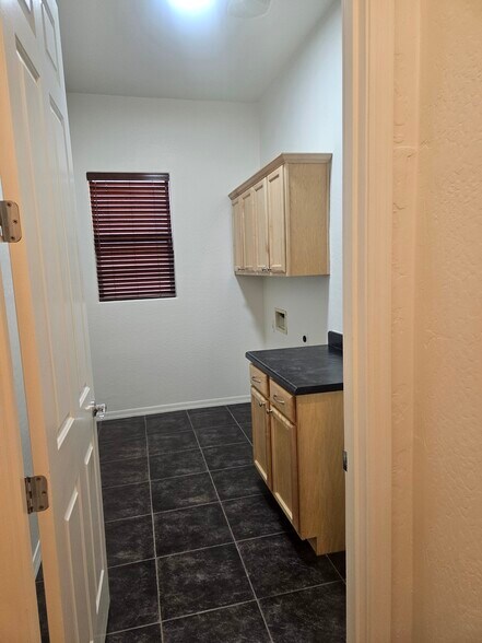 Building Photo - 12528 W Milton Dr