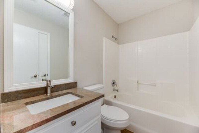 Building Photo - Beautiful newly redone single story home i...