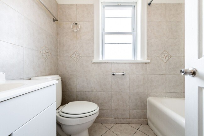 Building Photo - 7800 S Jeffery Blvd Chicago, IL 60649