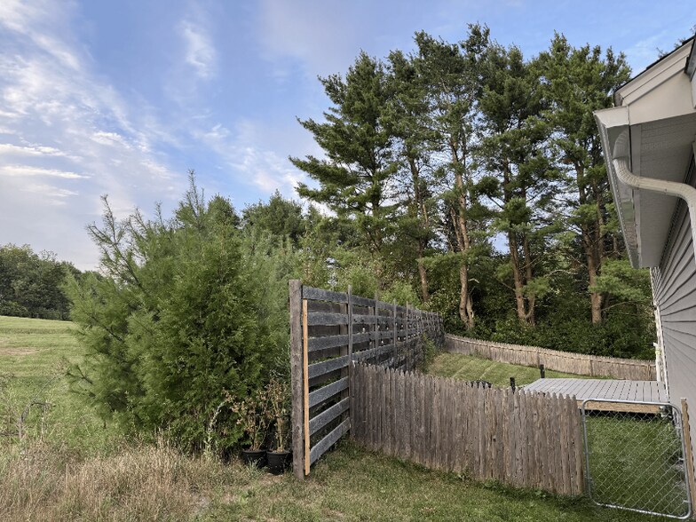 Building Photo - 55 Apple Blossom Rd