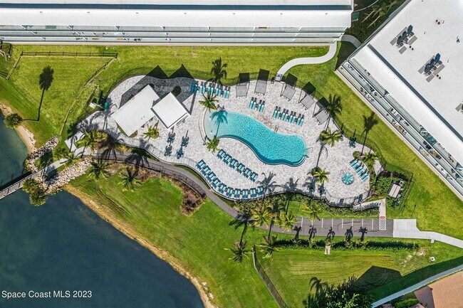 Building Photo - 225 Strand Dr