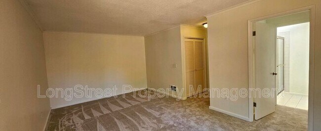 Building Photo - 6910 SW 11th Dr