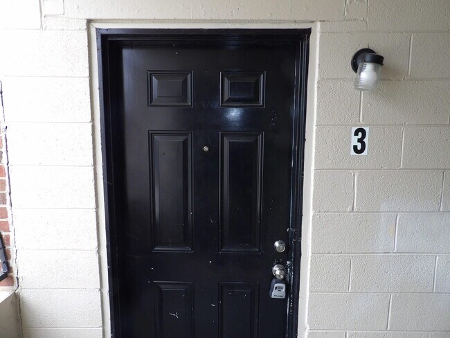 Building Photo - 720 Woodland Ave