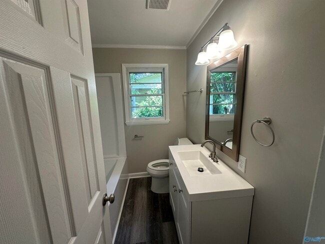 Building Photo - 2007 College St SE