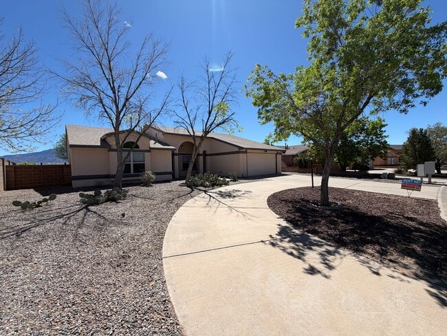 Building Photo - 3 Bedroom Single Story Home Available Near Corrales Rd & Highway 528 in Rio Rancho!