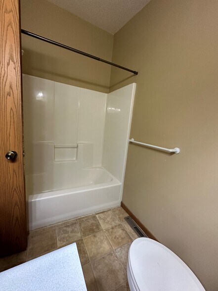 Building Photo - 1521 6th St E