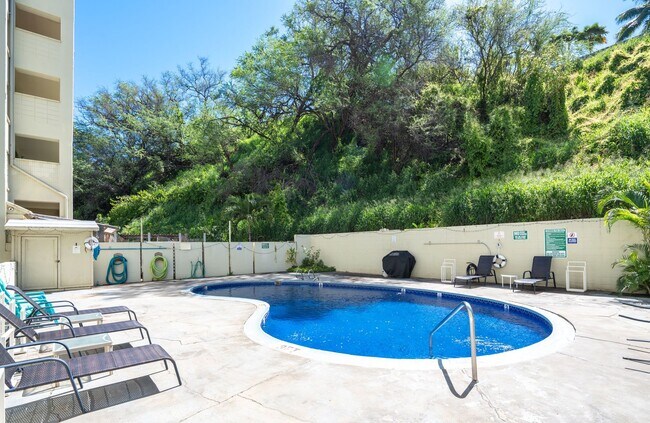 Building Photo - Beautiful Fully Furnished, 2 Bed, 1 1/2 Bath, Oceanview Condo with Pool