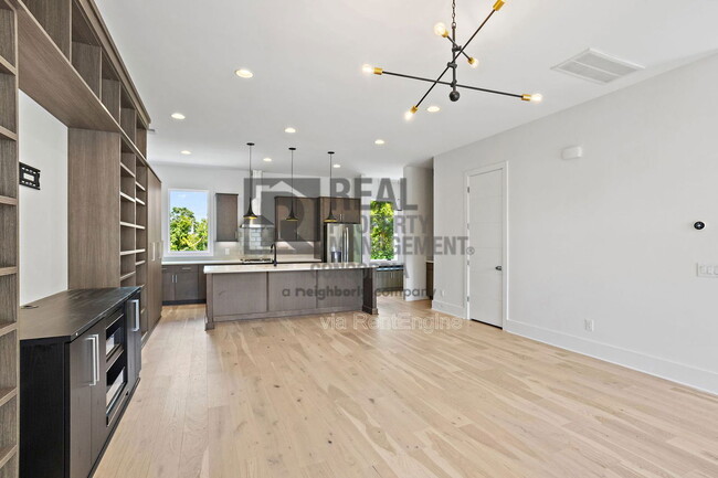 Building Photo - 1242 2nd Ave S