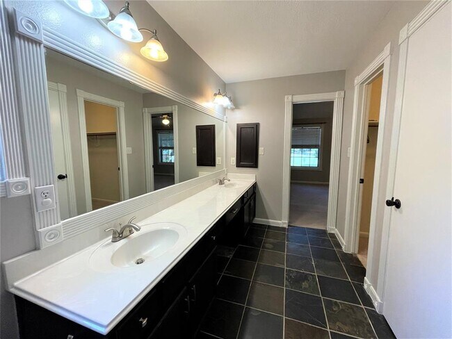 Building Photo - 16002 Speyburn Ct