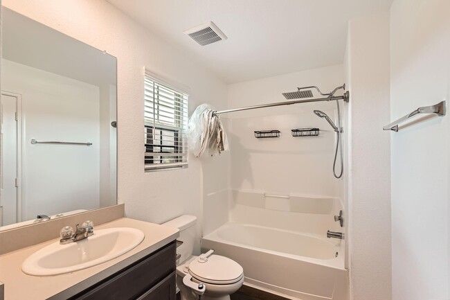 Building Photo - 1352 Winding Willow Dr