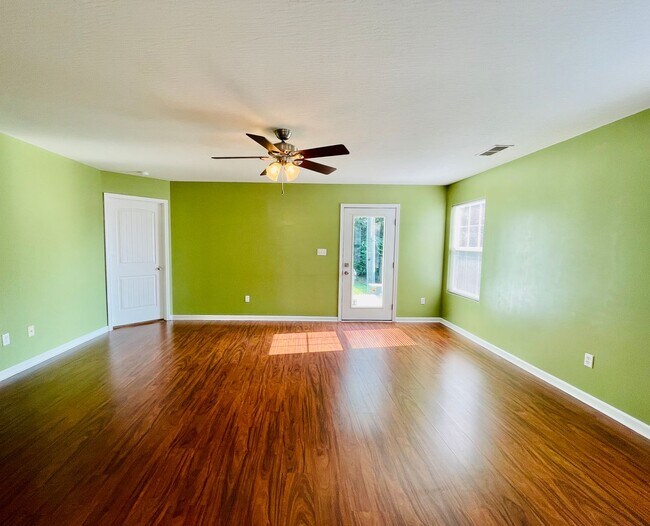 Building Photo - 2029 Drummond Dr