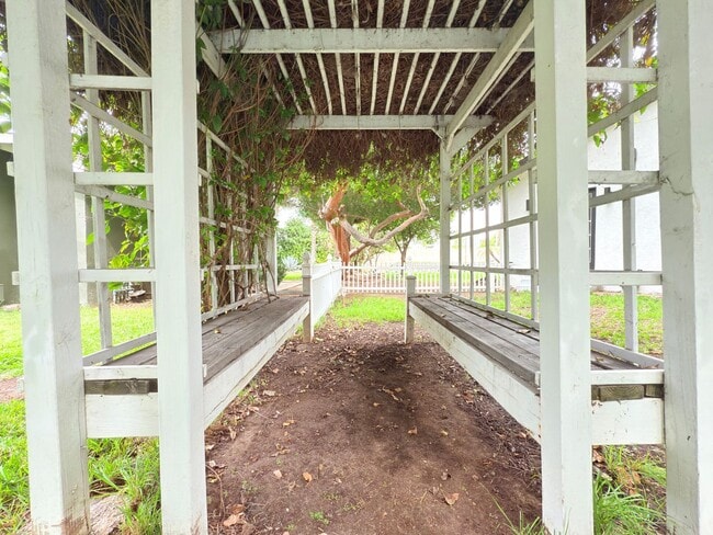 Building Photo - Luxury 4-Bedroom + Bonus Room Home in Gated Shadow Hills Community – Short & Long Term Available