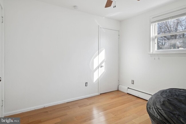 Building Photo - 426 E Hinckley Ave