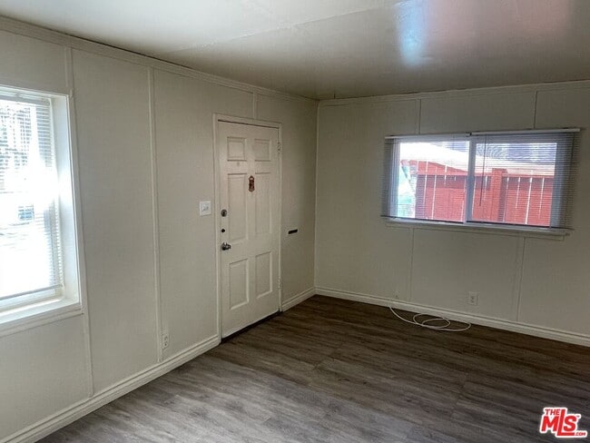 Building Photo - 351 Temple Ave