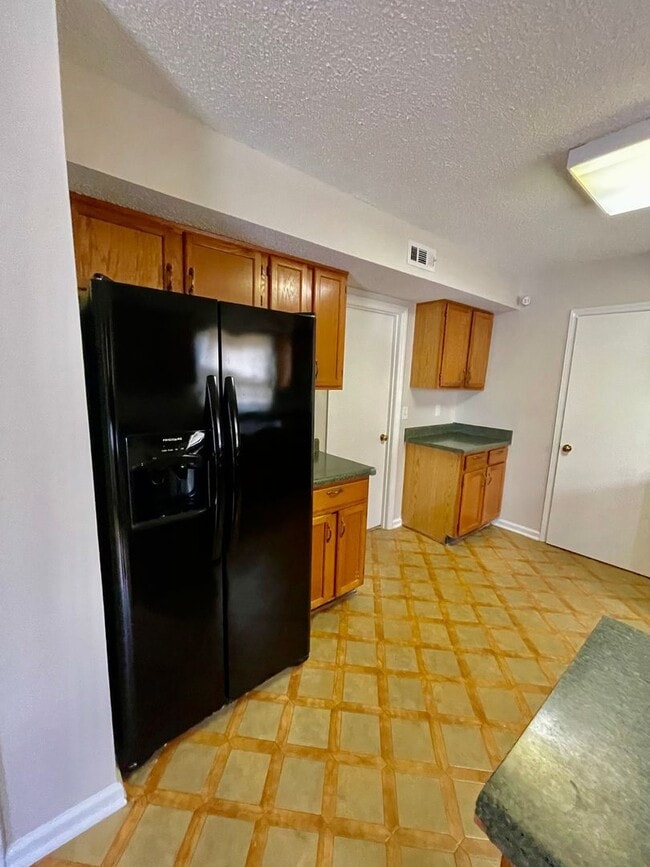 Building Photo - Beautiful 4 Bedroom Home with Fireplace & 2-Car Garage – Charlotte, NC