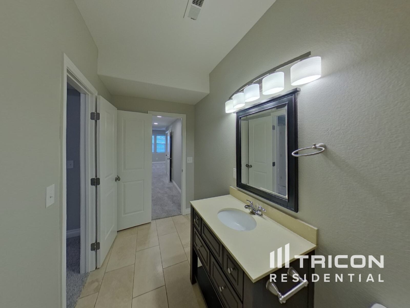Building Photo - 6697 Cottonwood Tree Dr