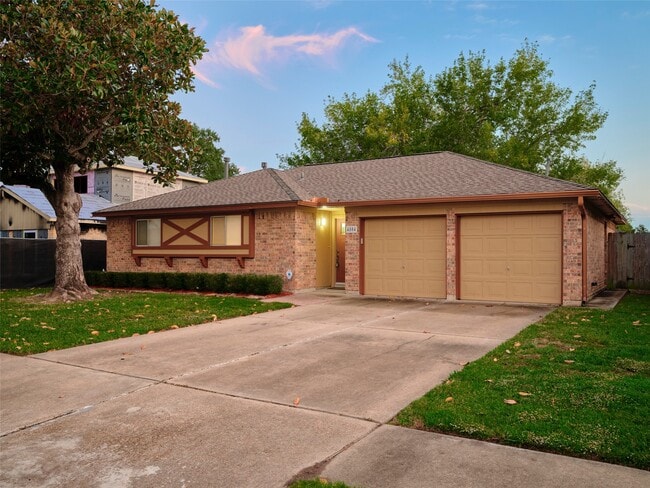 Building Photo - 4804 Fairhaven St