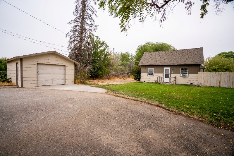 Primary Photo - 41 Riverside Rd S