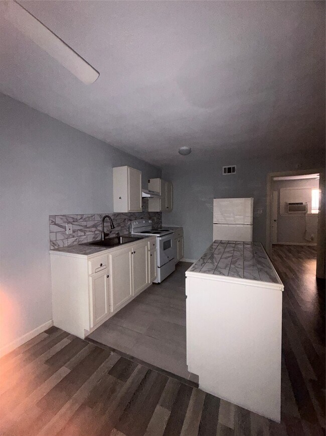 Building Photo - 4626 Bell St