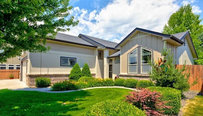 Building Photo - 12604 W Murchison St