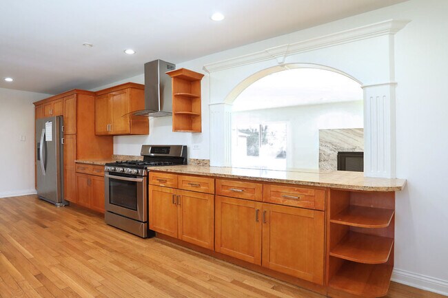 Building Photo - 409 Lexington Dr